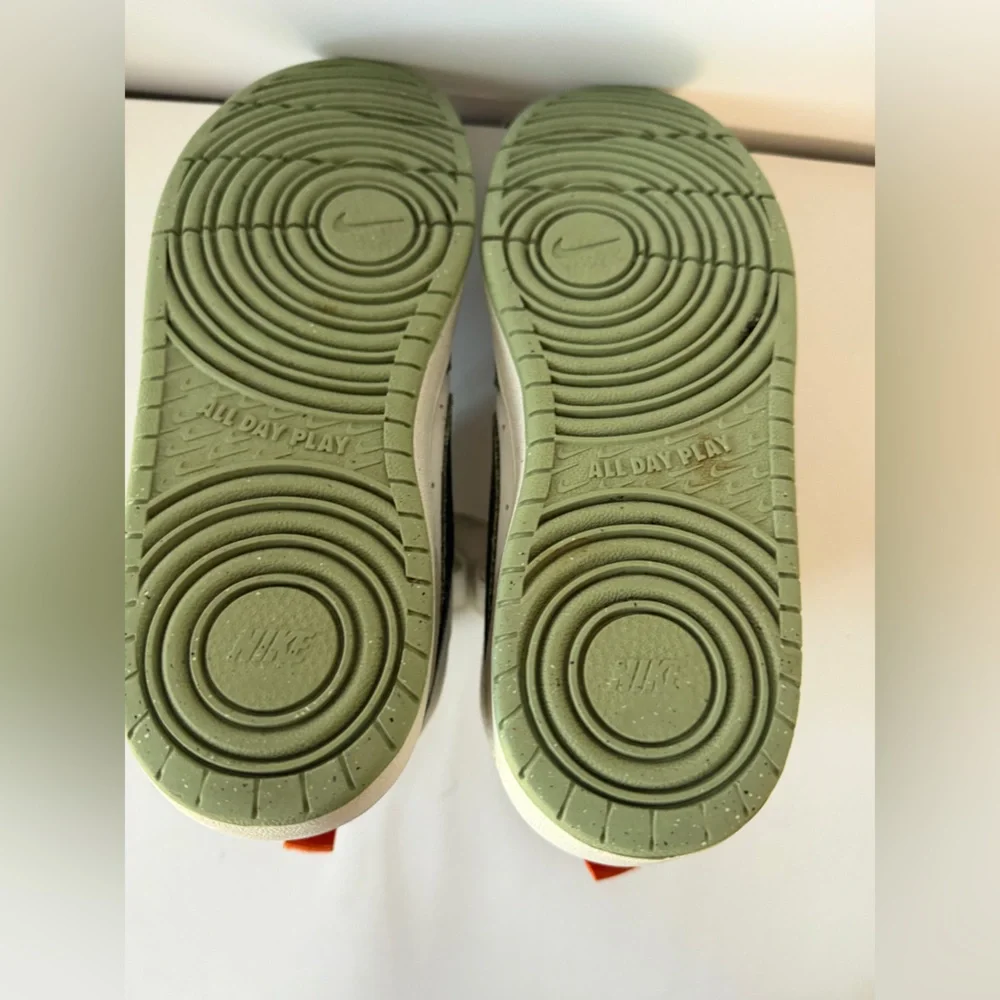 Nike Kids Sneakers - Green, White, and‎ Black
